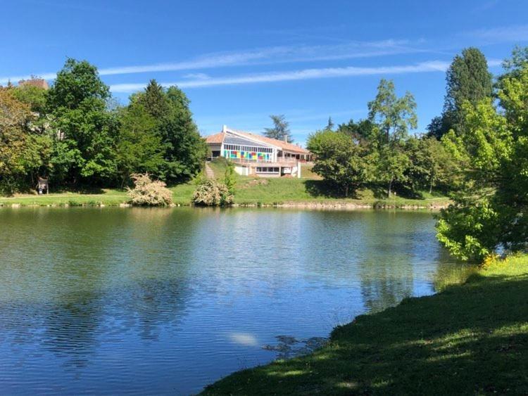 Hotel Restaurant La Dame Du Lac Monflanquin Exterior foto